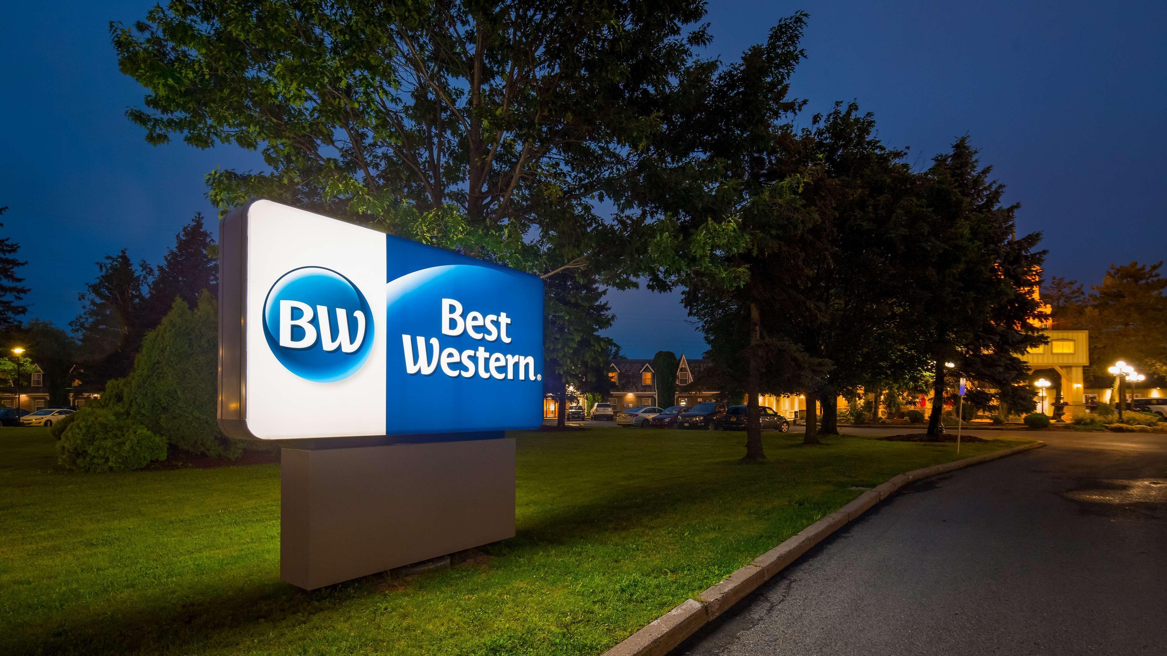Best Western Parkway Inn & Conference Centre Cornwall Exterior photo